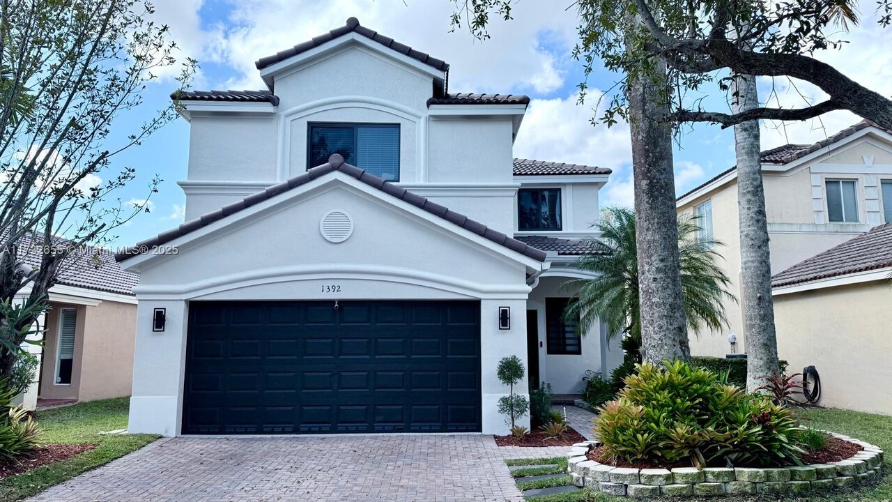 1392 Canary Island Dr in Weston, FL - Building Photo