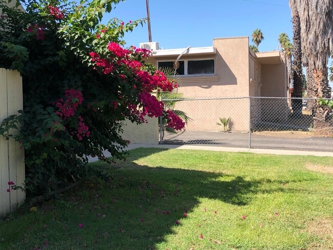 375 W 16th St, Unit 12 in San Bernardino, CA - Building Photo - Building Photo