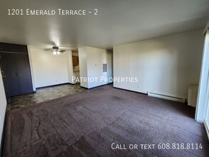 1201 Emerald Terrace-Unit -2 in Sun Prairie, WI - Building Photo - Building Photo