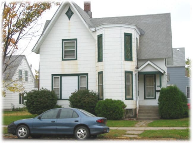 property at 326 Center St