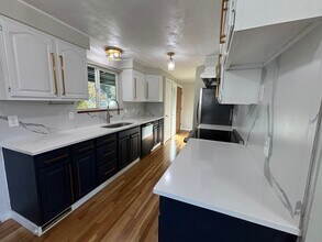 3257 Halverson Ave in Bremerton, WA - Building Photo - Building Photo