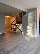 8104 Willowdale Ct in Springfield, VA - Building Photo - Building Photo