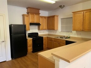 6706 Woodrow St in Texas City, TX - Building Photo - Building Photo