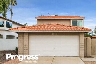 2718 W Brooks St in Chandler, AZ - Building Photo