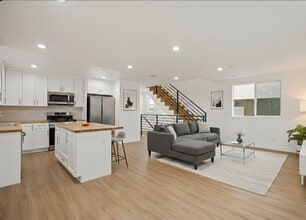 4322 Rosewood Ave in Los Angeles, CA - Building Photo - Building Photo