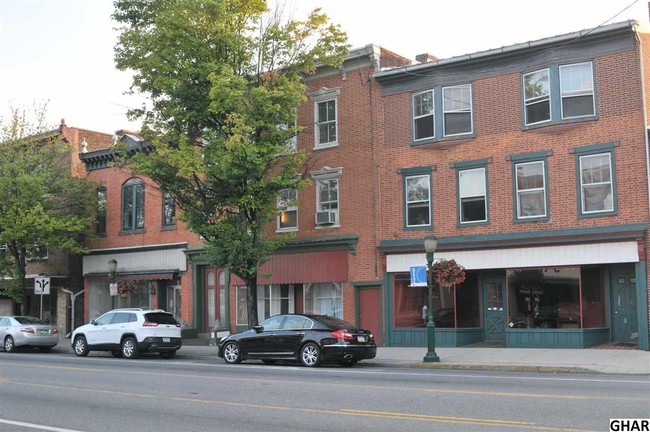 130 N Hanover St in Carlisle, PA - Building Photo - Building Photo