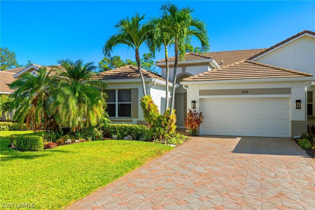 1208 Chelmsford Ct in Naples, FL - Foto de edificio