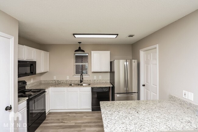 605 Raven Dr in Saginaw, TX - Building Photo - Building Photo