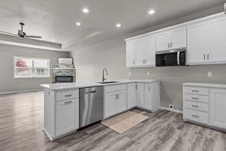 411 Founders Wy in Little Chute, WI - Building Photo - Building Photo