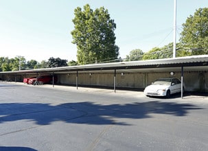 Westland Capri in Westland, MI - Foto de edificio - Building Photo