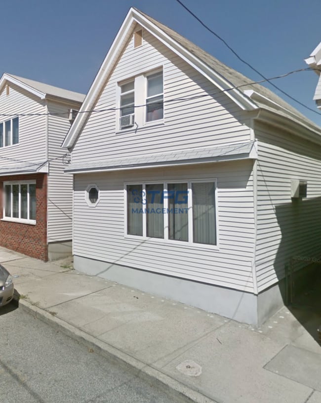 19 Sisson Ct in Bayonne, NJ - Building Photo - Building Photo