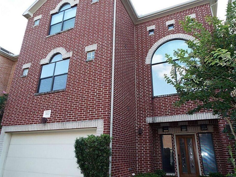 9810 Marlink in Houston, TX - Building Photo