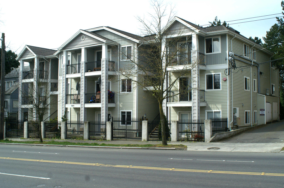 5983 Rainier Ave S in Seattle, WA - Building Photo