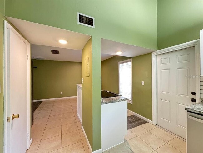 12301 N 58th St in Tampa, FL - Building Photo - Building Photo