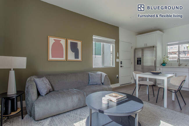 1362 Ridgeley Dr, Unit FL1-ID1144 in Los Angeles, CA - Foto de edificio - Building Photo