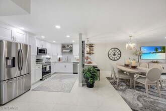 3333 Gulf Shore Blvd N in Naples, FL - Foto de edificio - Building Photo