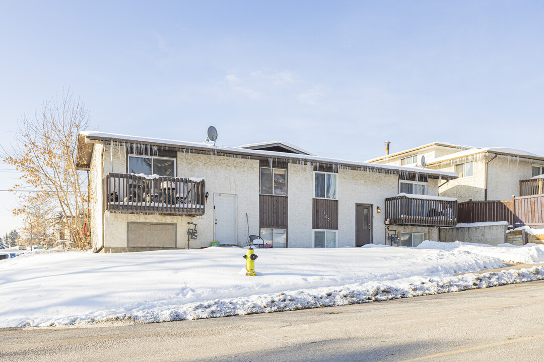 1103 78 Av NW in Calgary, AB - Building Photo