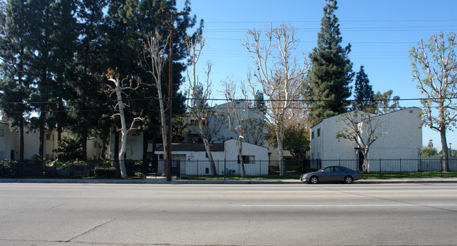 Woodman Arleta Apartments in Panorama City, CA - Building Photo - Building Photo