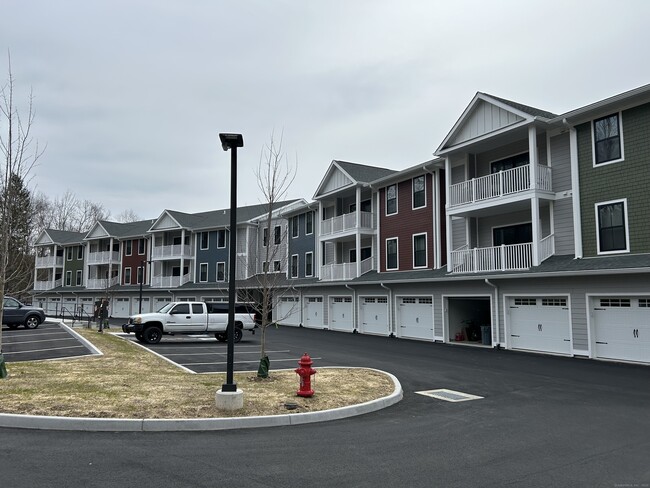 401 Albany Turnpike in Canton, CT - Building Photo - Building Photo