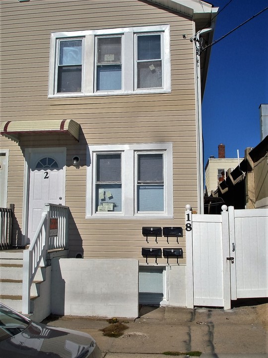 18 Dupont Ave in Seaside Heights, NJ - Building Photo