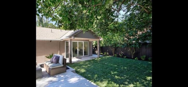 2744 14th St, Unit Casita in Sacramento, CA - Foto de edificio - Building Photo