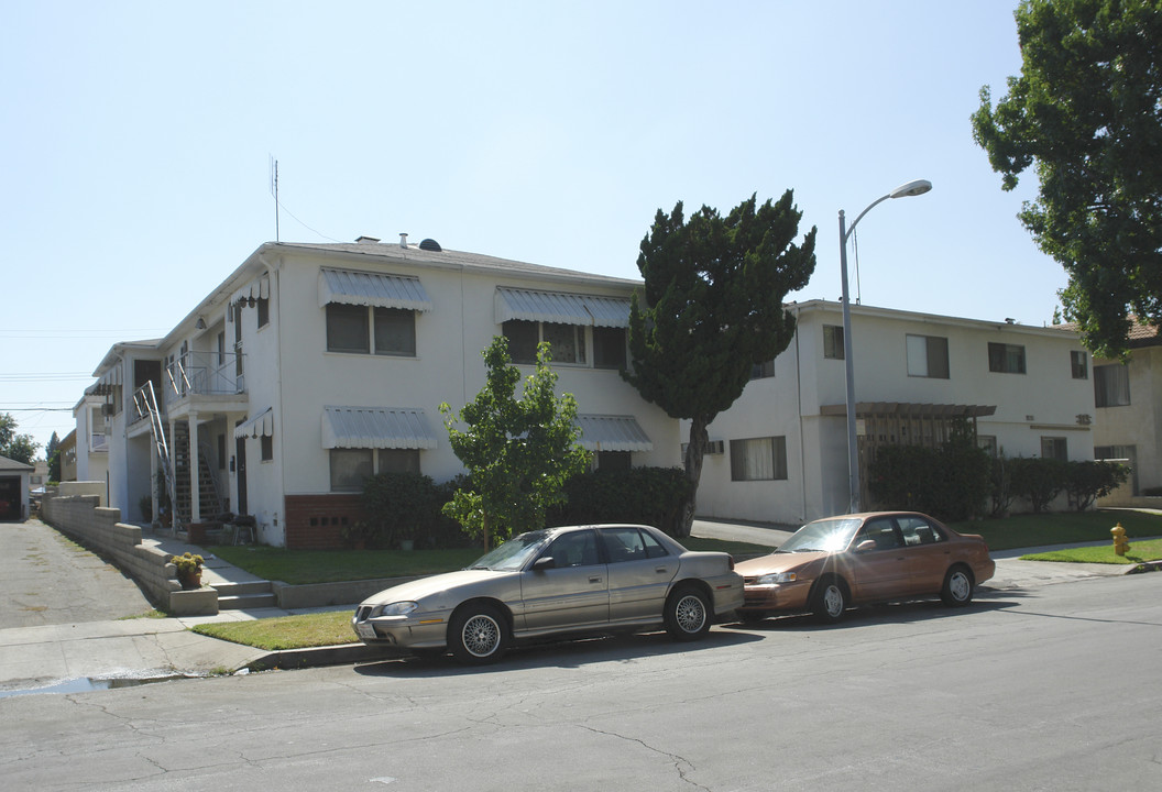 105-115 N 1st St in Alhambra, CA - Building Photo