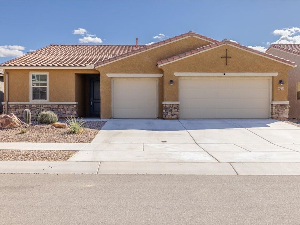 10218 E Civano Wash Trail in Tucson, AZ - Building Photo