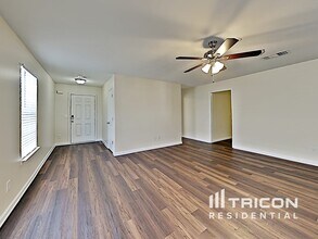 323 Sarna Dr in La Vergne, TN - Building Photo - Building Photo