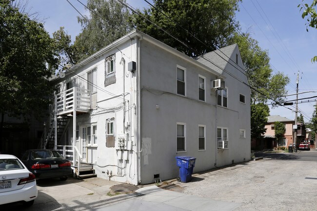 717-719 26th St in Sacramento, CA - Foto de edificio - Building Photo