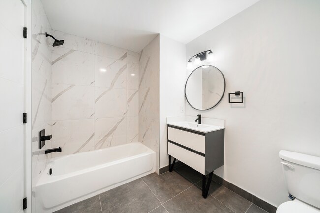 242 Spring St, Unit 501 in Paterson, NJ - Foto de edificio - Building Photo