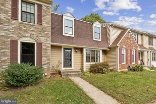 10228 Roberts Common Ln in Burke, VA - Building Photo