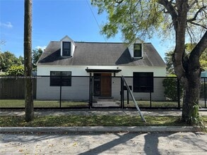 742 NW 50th St in Miami, FL - Building Photo - Building Photo