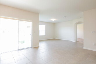 717 SW 4th Terrace in Cape Coral, FL - Building Photo - Building Photo