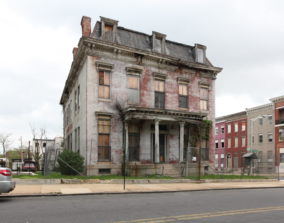 801 N Arlington Ave in Baltimore, MD - Building Photo