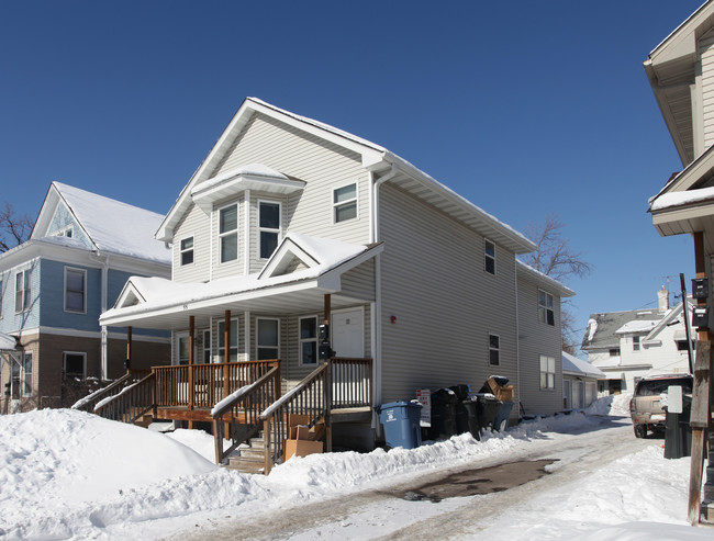 55 NE Lowry Ave in Minneapolis, MN - Foto de edificio - Building Photo