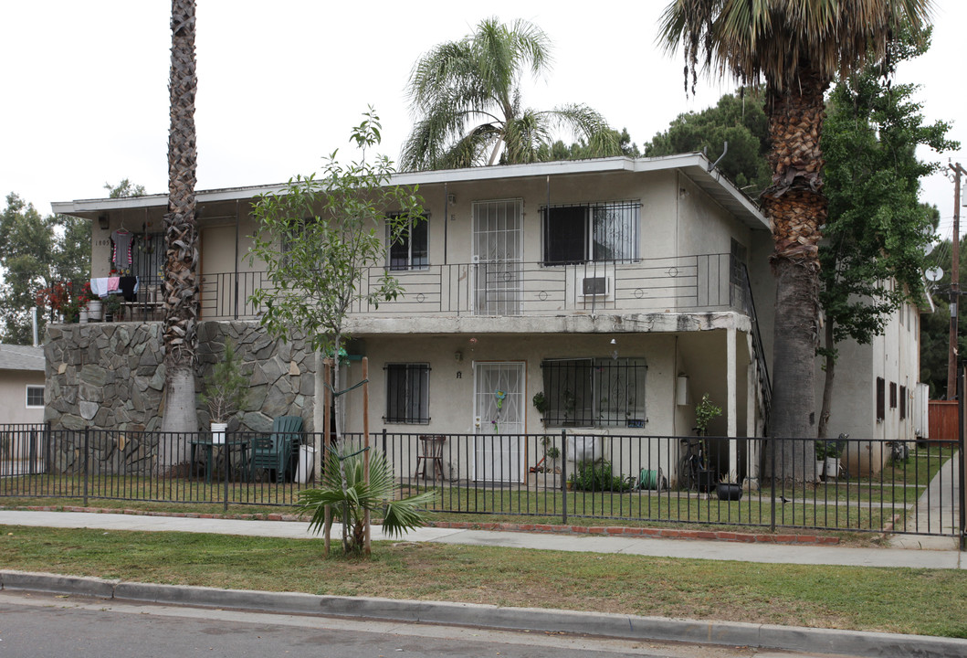 Loma Vista Apartments in Riverside, CA - Building Photo