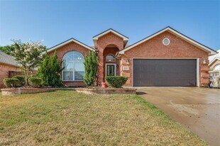 8732 Creede Trail in Fort Worth, TX - Building Photo