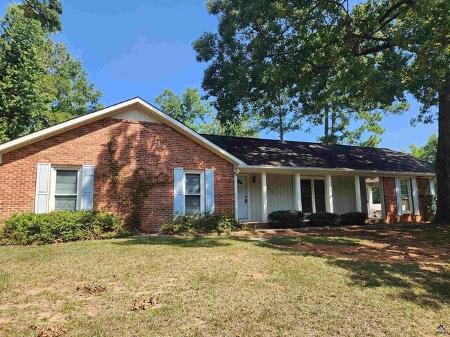 1082 Lennox Pl