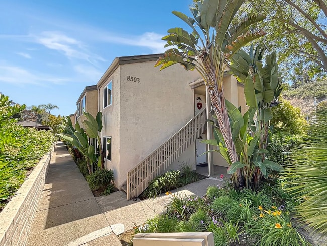 8503 Villa La Jolla Dr in San Diego, CA - Building Photo - Building Photo