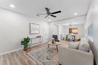 10204 San Juan Ave in Dallas, TX - Building Photo - Building Photo