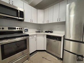EAST 69 STREET, Unit 4L in New York, NY - Building Photo - Building Photo