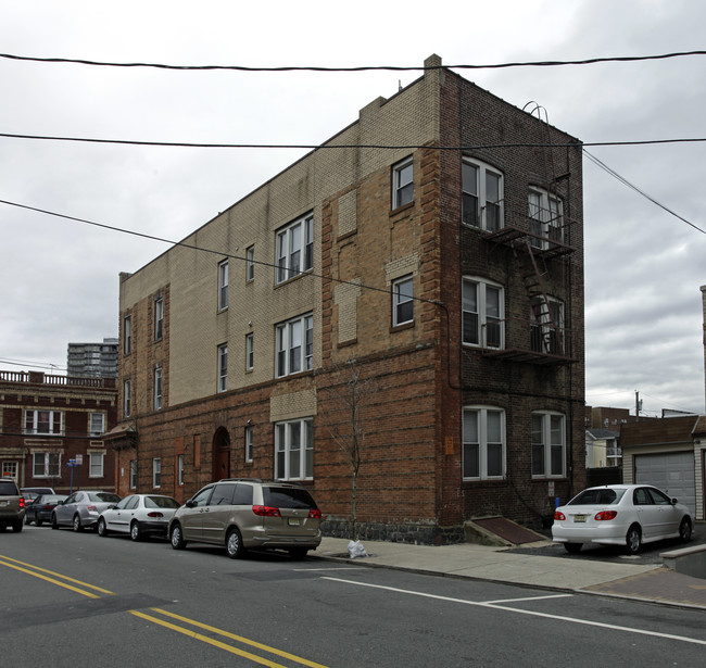 101 61st St in West New York, NJ - Building Photo - Building Photo