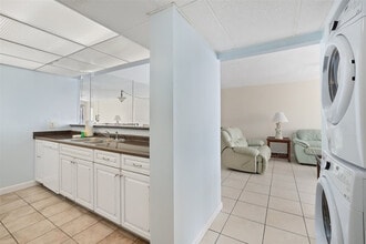 8815 Thomas Dr in Panama City Beach, FL - Building Photo - Building Photo