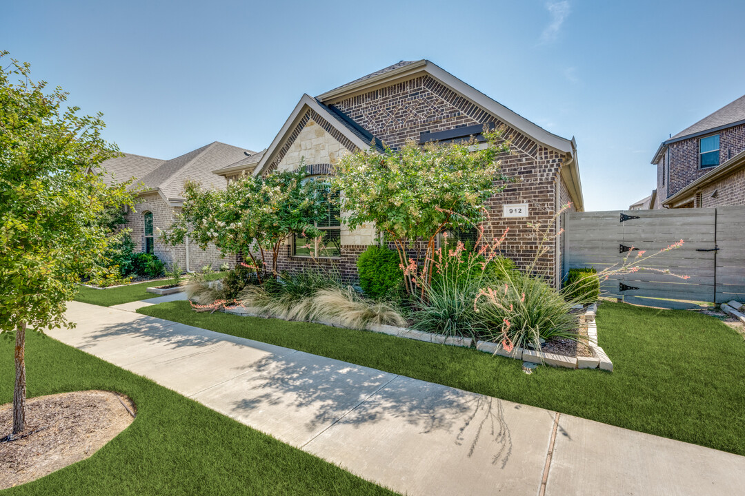 912 Streetside Ln in Argyle, TX - Building Photo