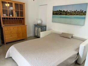 2528 Grant St, Unit Studio 2 in Hollywood, FL - Foto de edificio - Building Photo
