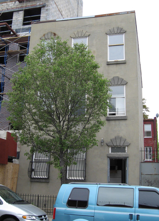 52 Skillman St in Brooklyn, NY - Building Photo