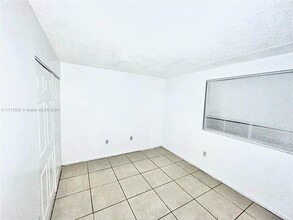 6115 NW 186th St in Hialeah, FL - Building Photo - Building Photo