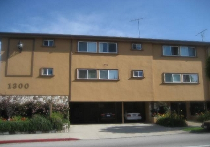 1300 S Barrington Ave in Los Angeles, CA - Building Photo - Building Photo