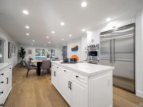 4732 Del Moreno Dr in Los Angeles, CA - Building Photo - Building Photo