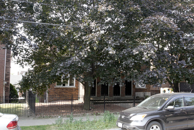 31-33 Claxton Blvd in Toronto, ON - Building Photo - Primary Photo